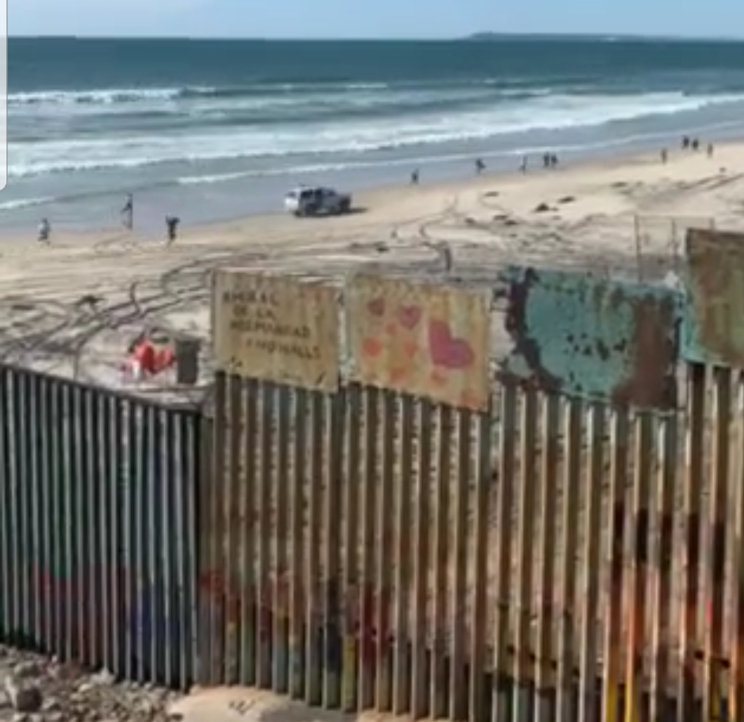 Nuevamente reportan cruce ilegal de 25 centroamericanos por Playas de Tijuana hacia California