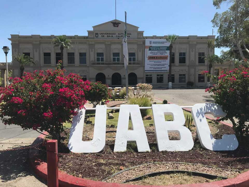 Urge UABC al gobierno de BC a pagar deuda de mil millones de pesos y dice trabajar bajo protesta