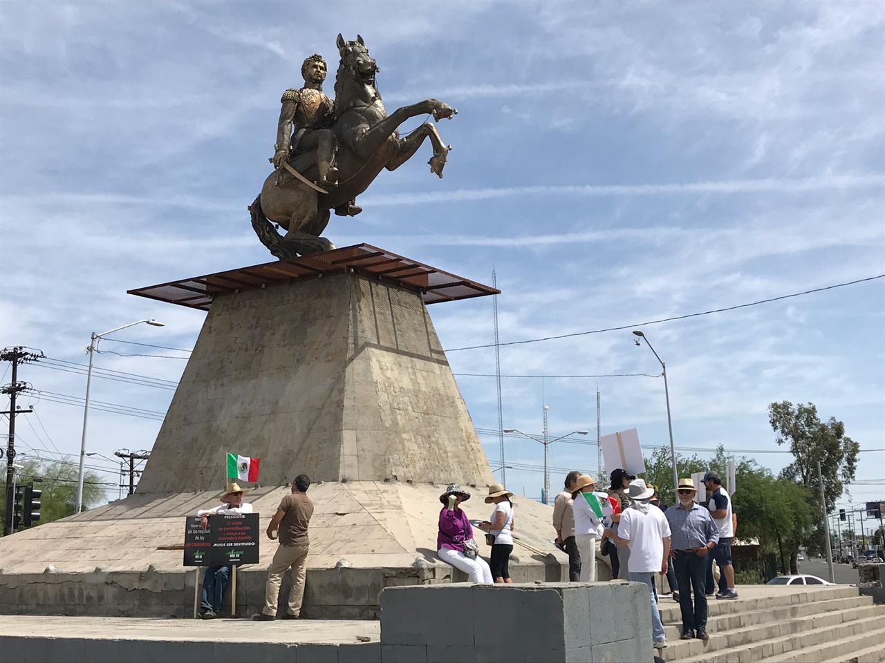 Escasa convocatoria en marchas AntiAMLO en BC