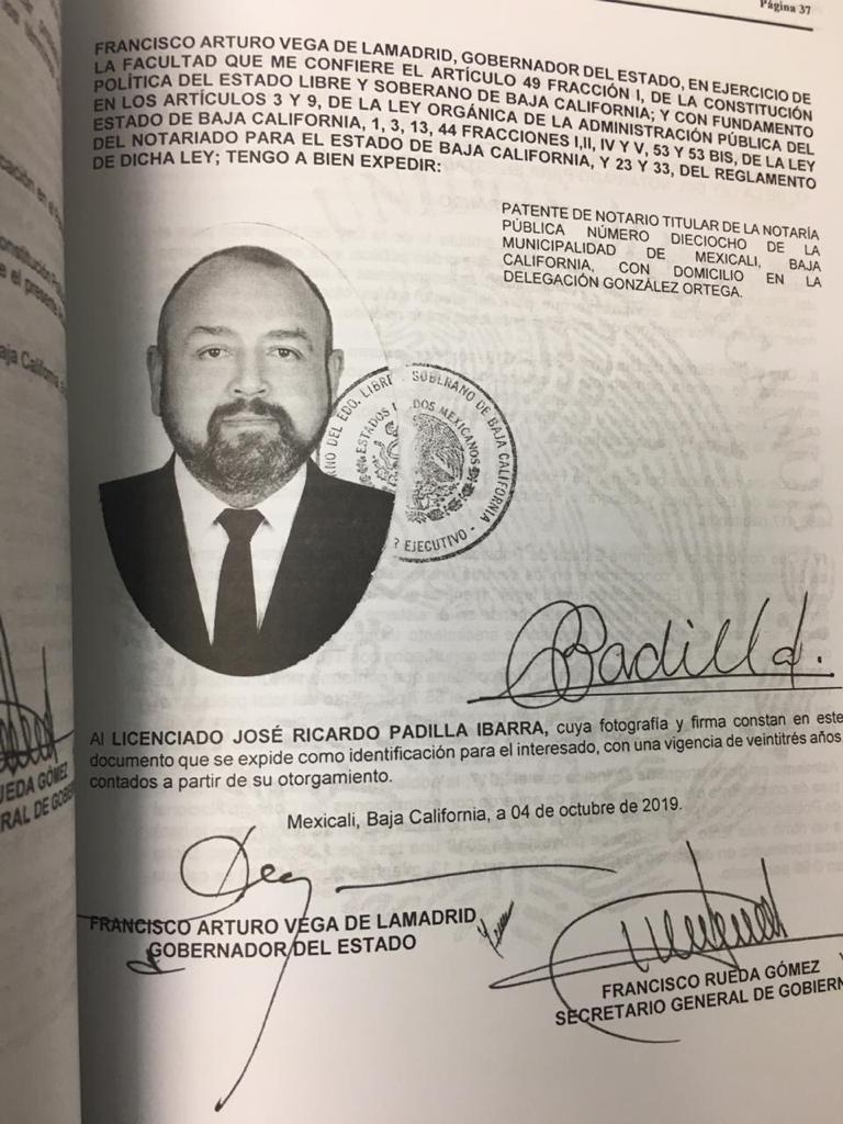 De despedida, otorga Kiko Vega notarías a amigos y funcionarios de su gobierno