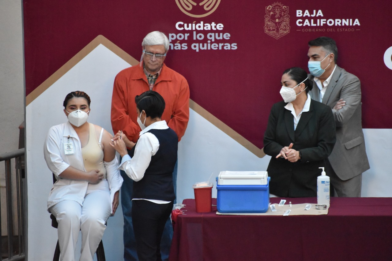 Aplican en Tijuana la primer dosis de vacuna para Covid19 a enfermera de Hospital General