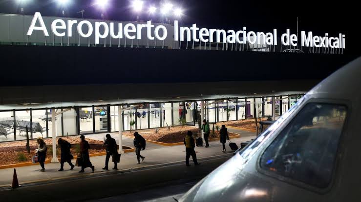 Denuncian extorsión de agentes de INAMI y GN en carretera del Aeropuerto de Mexicali 