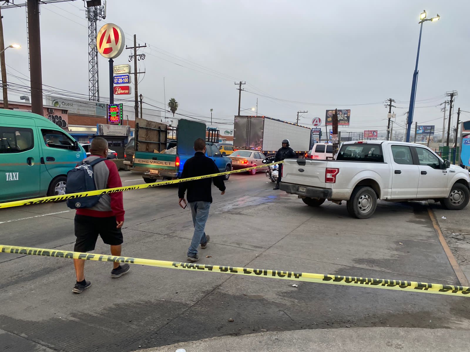Accidente deja 1 muerto y 4 heridos en Tijuana; genera caos vehicular en la 5 y 10