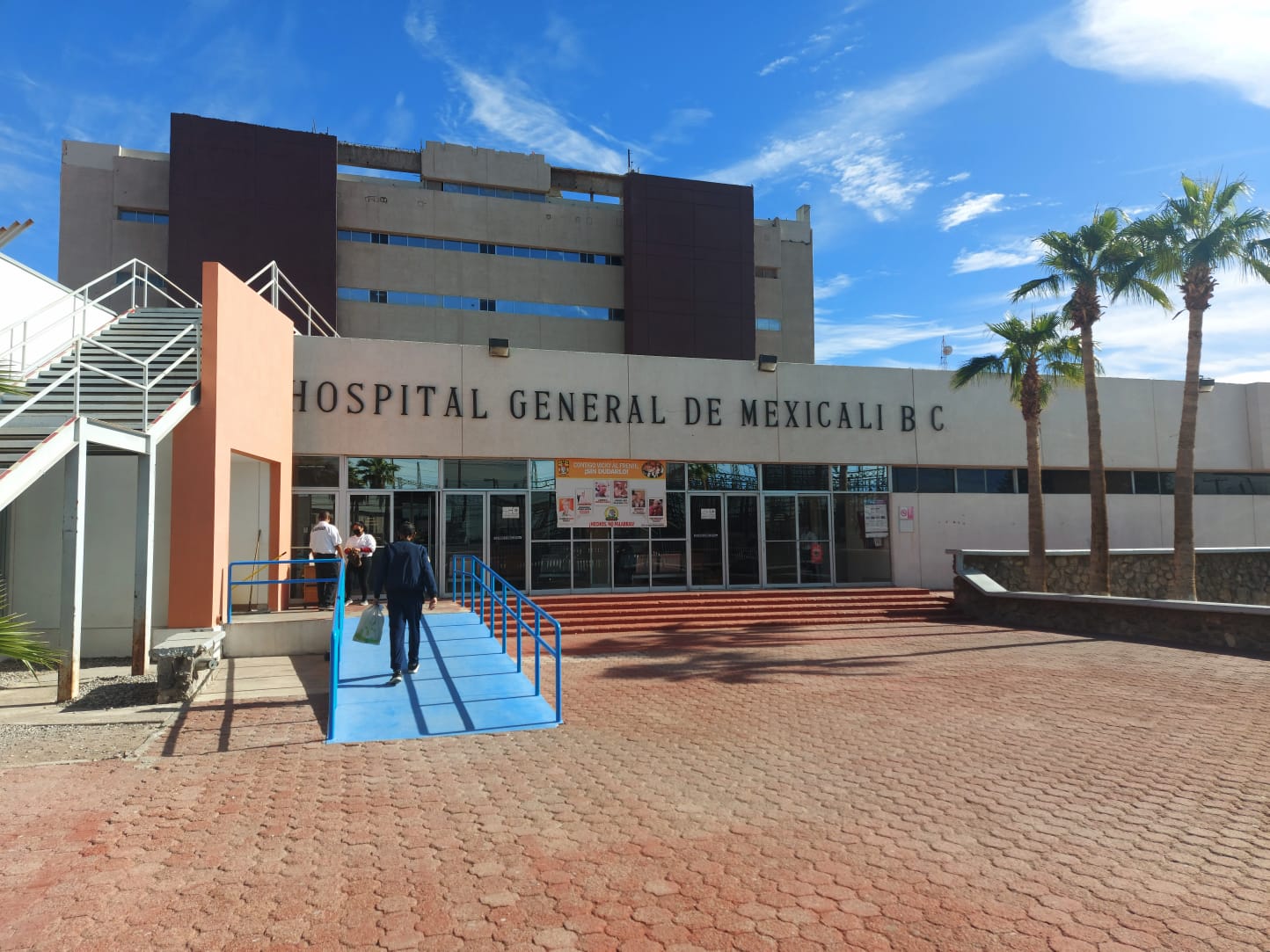Personal médico del HG de Mexicali rescata dedos de la mano de niña que le explotó un megatón