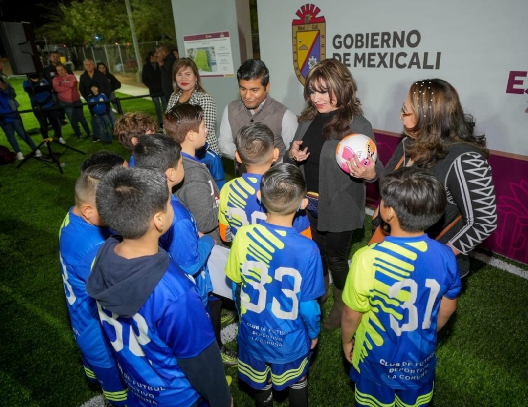 Alcaldesa y regidores rehabilitan unidad deportiva en Palmar de Santa Anita
