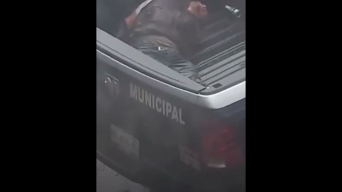 Investigan a Policías de Tijuana que dejaron a hombre detenido bajo la lluvia (video)