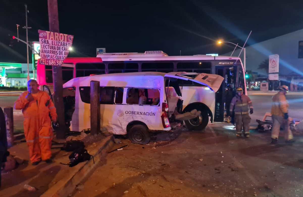 Choque de camioneta de INAMI en Mexicali deja siete heridos y una muerta