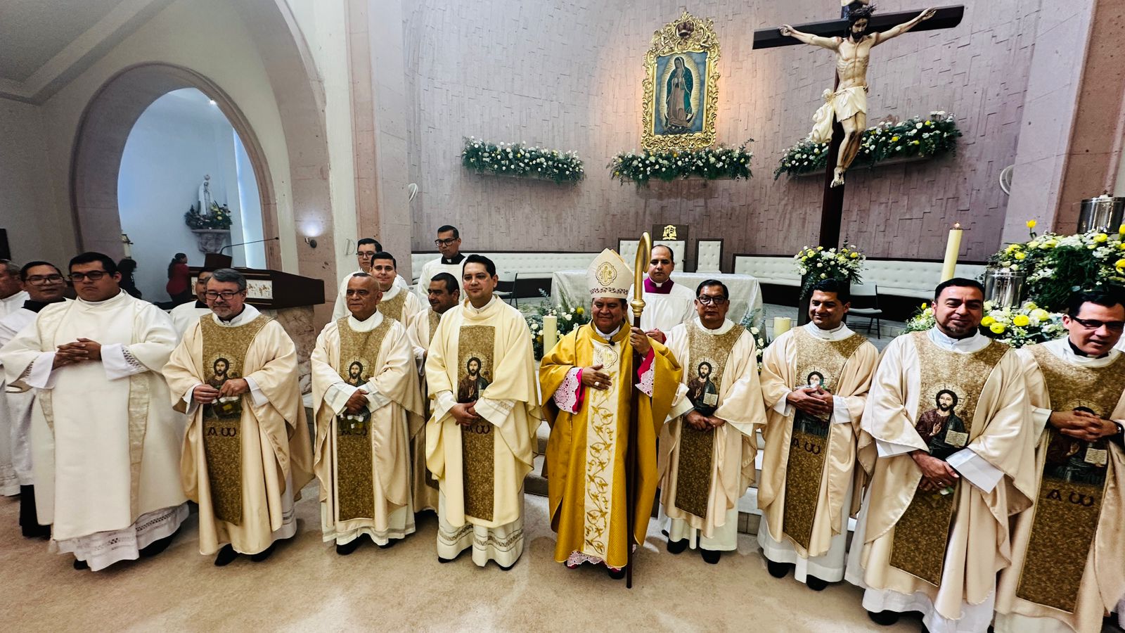 Oficia Misa Crismal obispo Enrique Sánchez