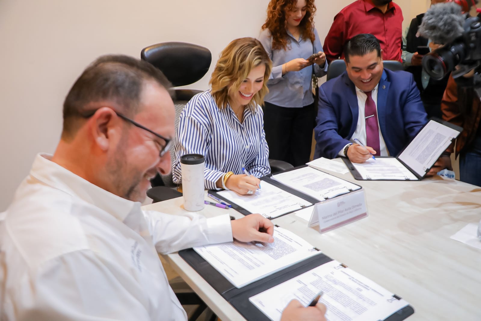 Aumento salarial del 6 por ciento a burócratas de BC