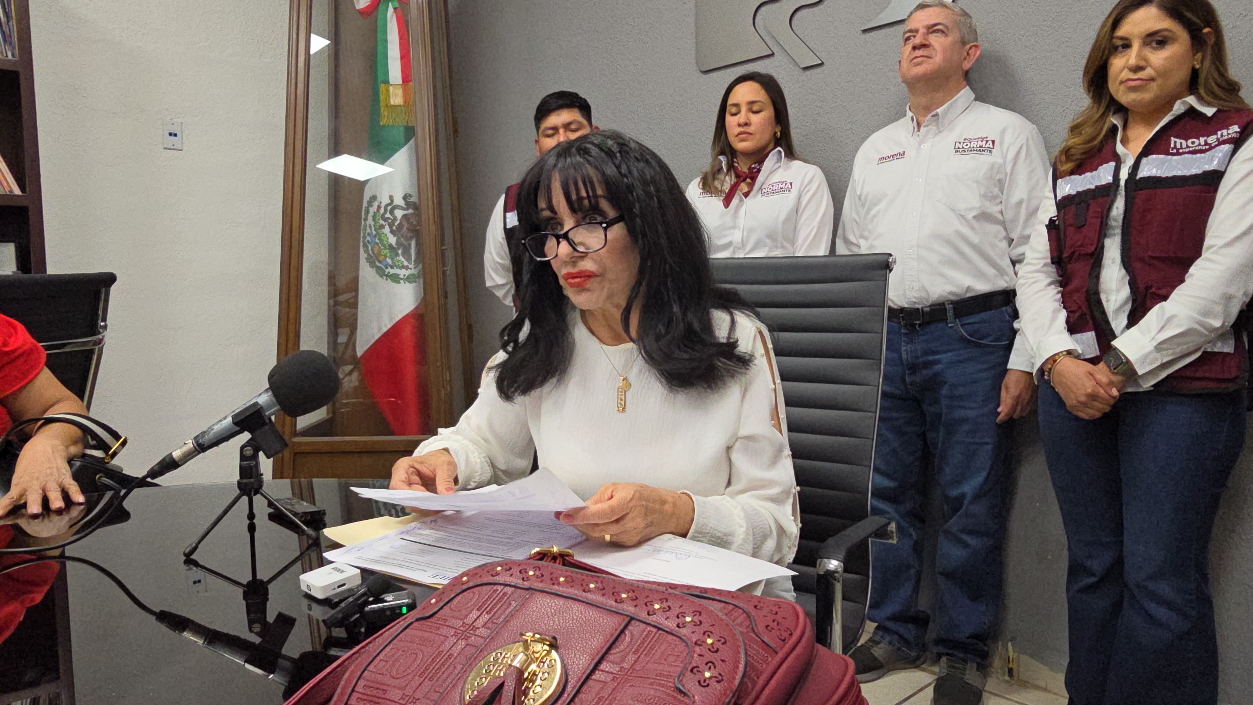 Presenta Norma Bustamante denuncia por violencia política contra Francisco Fiorentini