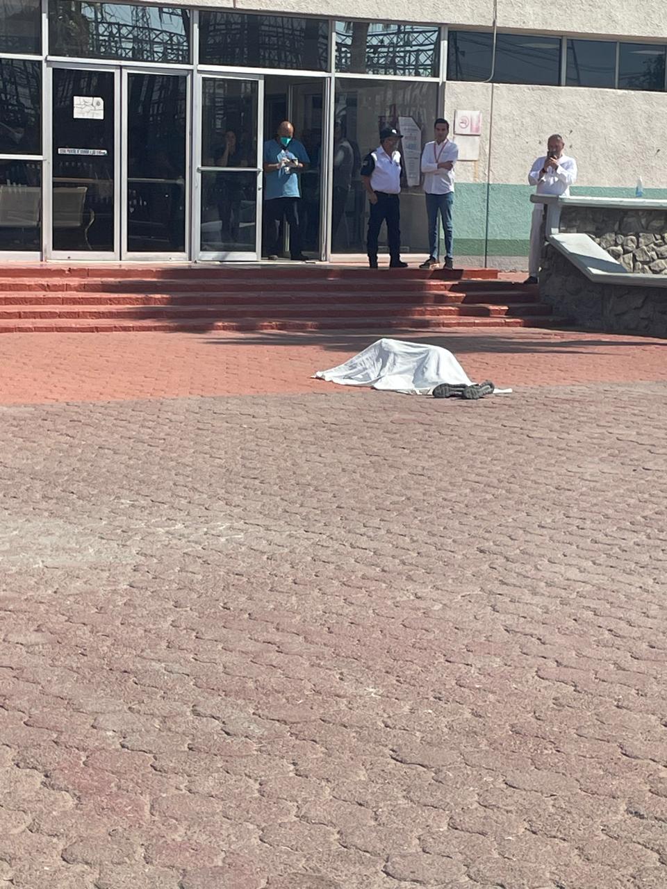 Acribillan a hombre en explanada del Hospital General de Mexicali