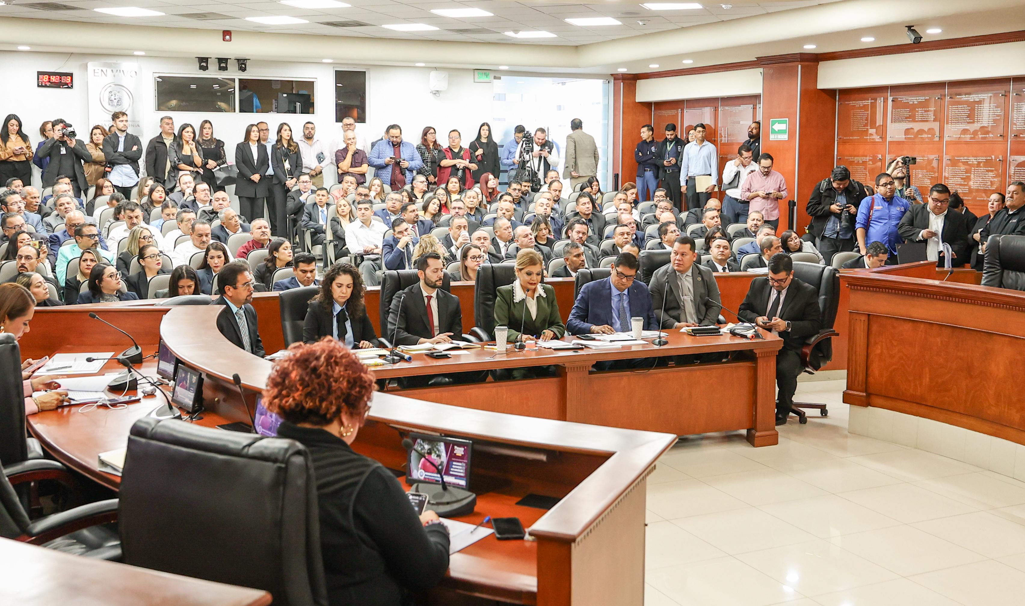 Contrastes en la Glosa de Fiscalía: Morena y aliados le refrendan apoyo y la oposición exige resultados y datos duros  