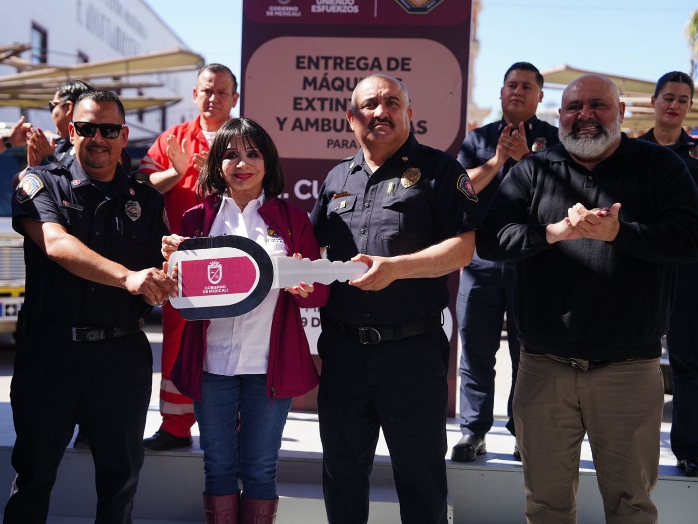 Bomberos de Mexicali reciben equipo y unidades por 20 MDP