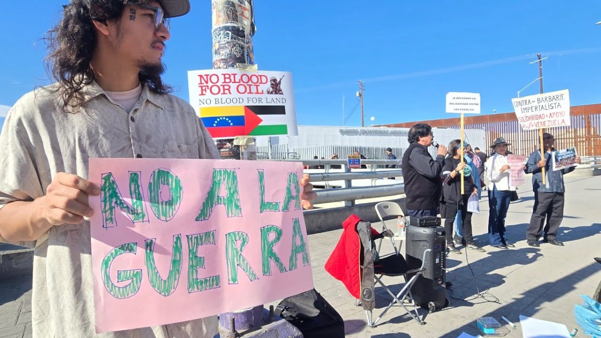 Protestan en garita de Mexicali contra invasión y ataque de Trump a Venezuela (video)