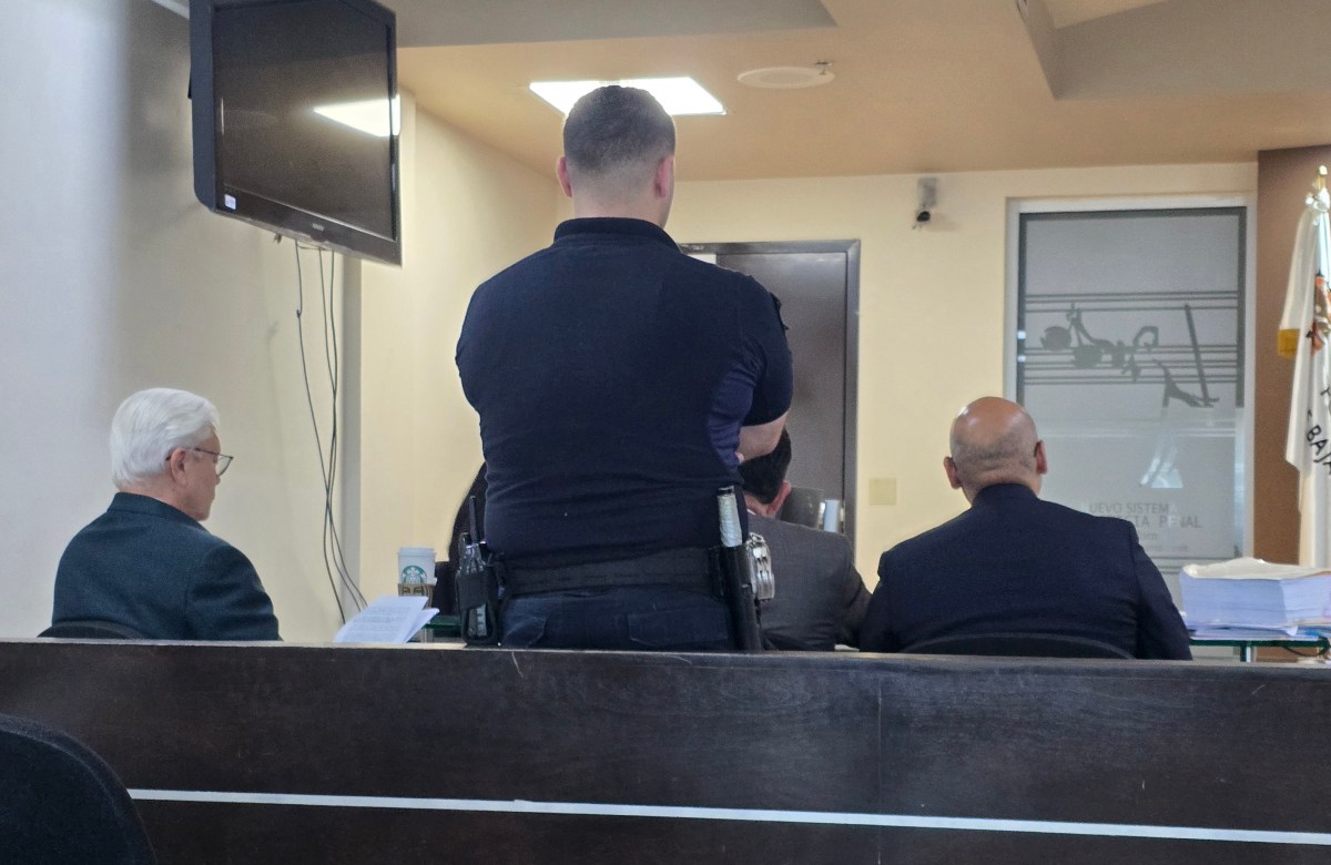 Vinculan a proceso al ex gobernador morenista por peculado