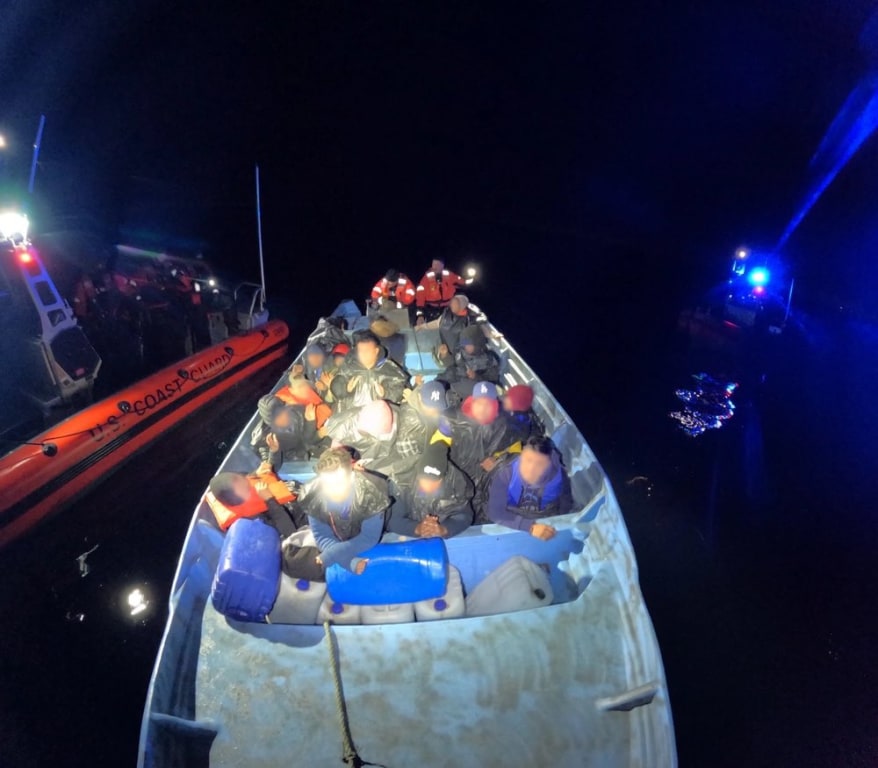 Interceptan a 24 migrantes frente a costas de San Diego
