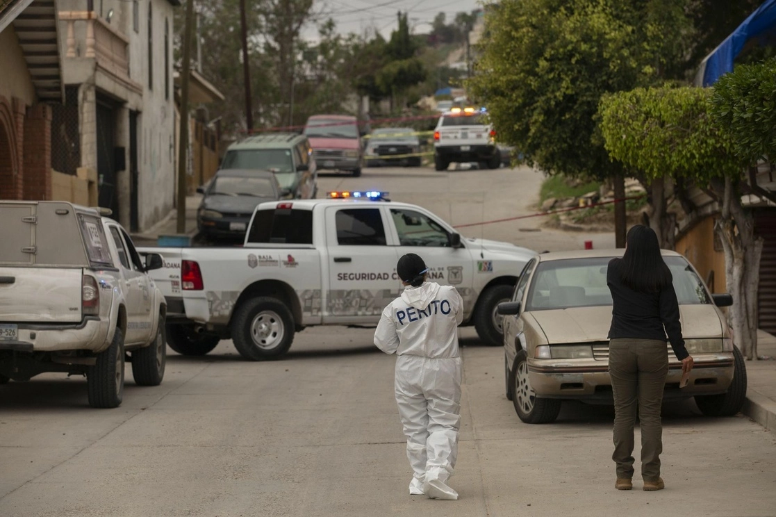 Frente a su hijo, acribillan a mujer en Tijuana