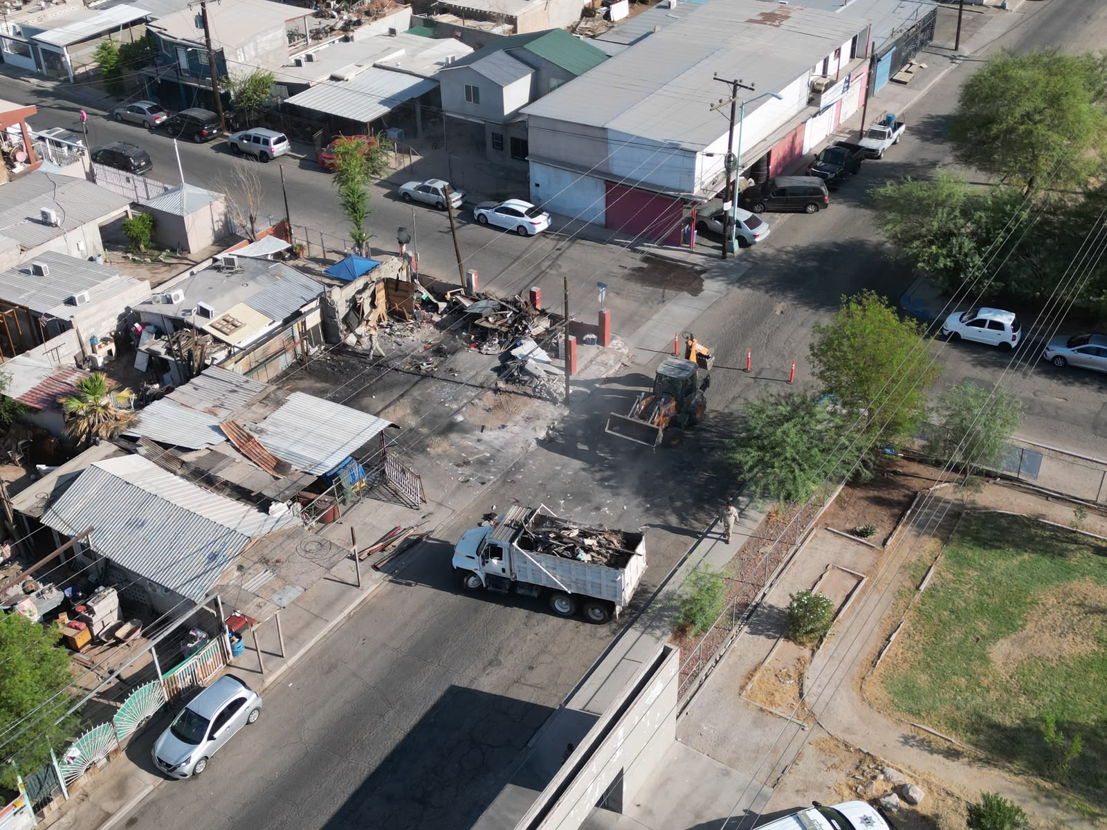 Ayuda Departamento de Limpia a familias con vivienda incendiada