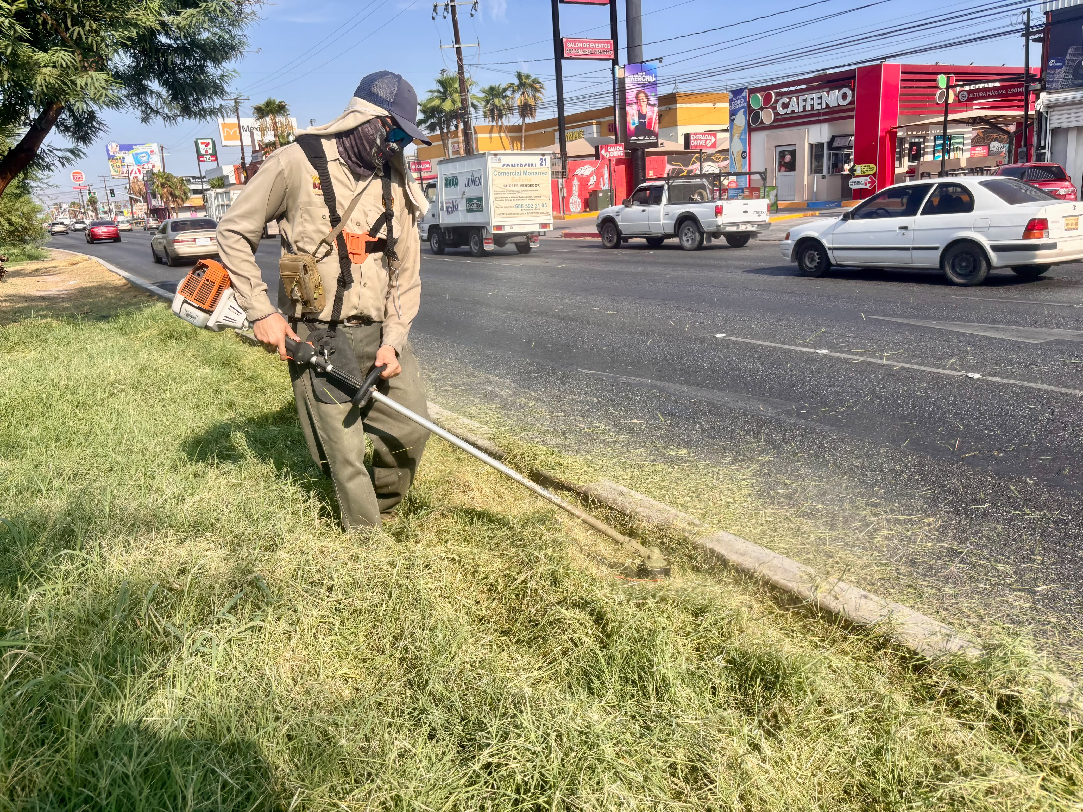 Gobierno Municipal realiza labores de mantenimiento en Lázaro Cárdenas
