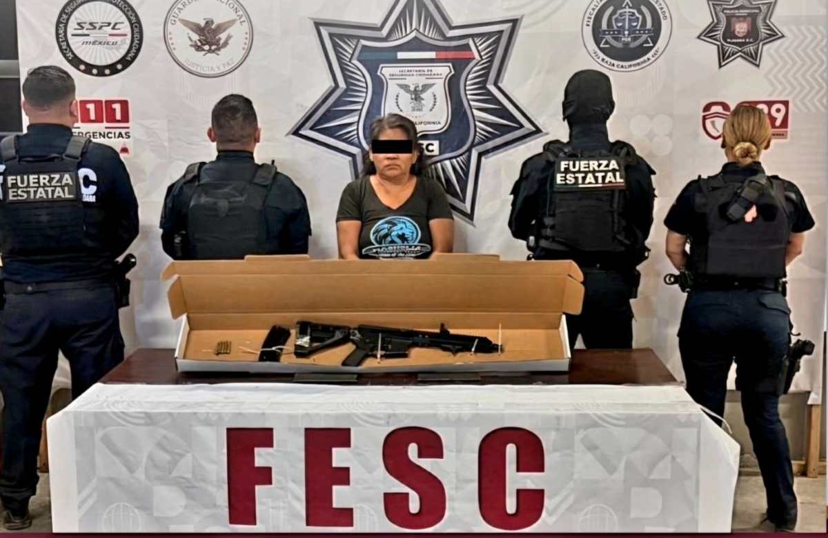 Arrestan en BC a una mujer armada señalada por secuestro
