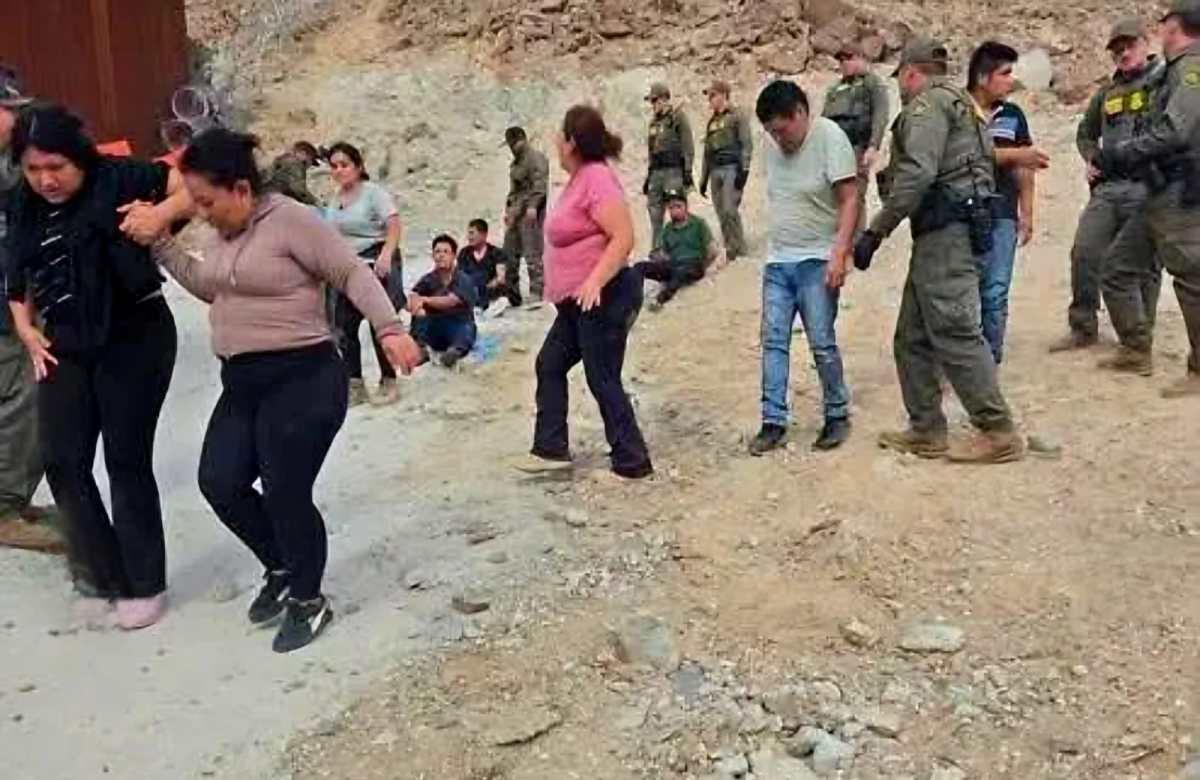 Detienen en desierto de Ocotillo, California a 31 migrantes