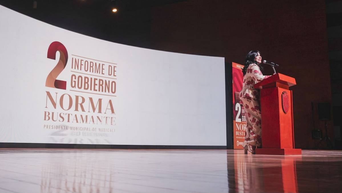 Norma Bustamante rinde su 2do Informe de Gobierno