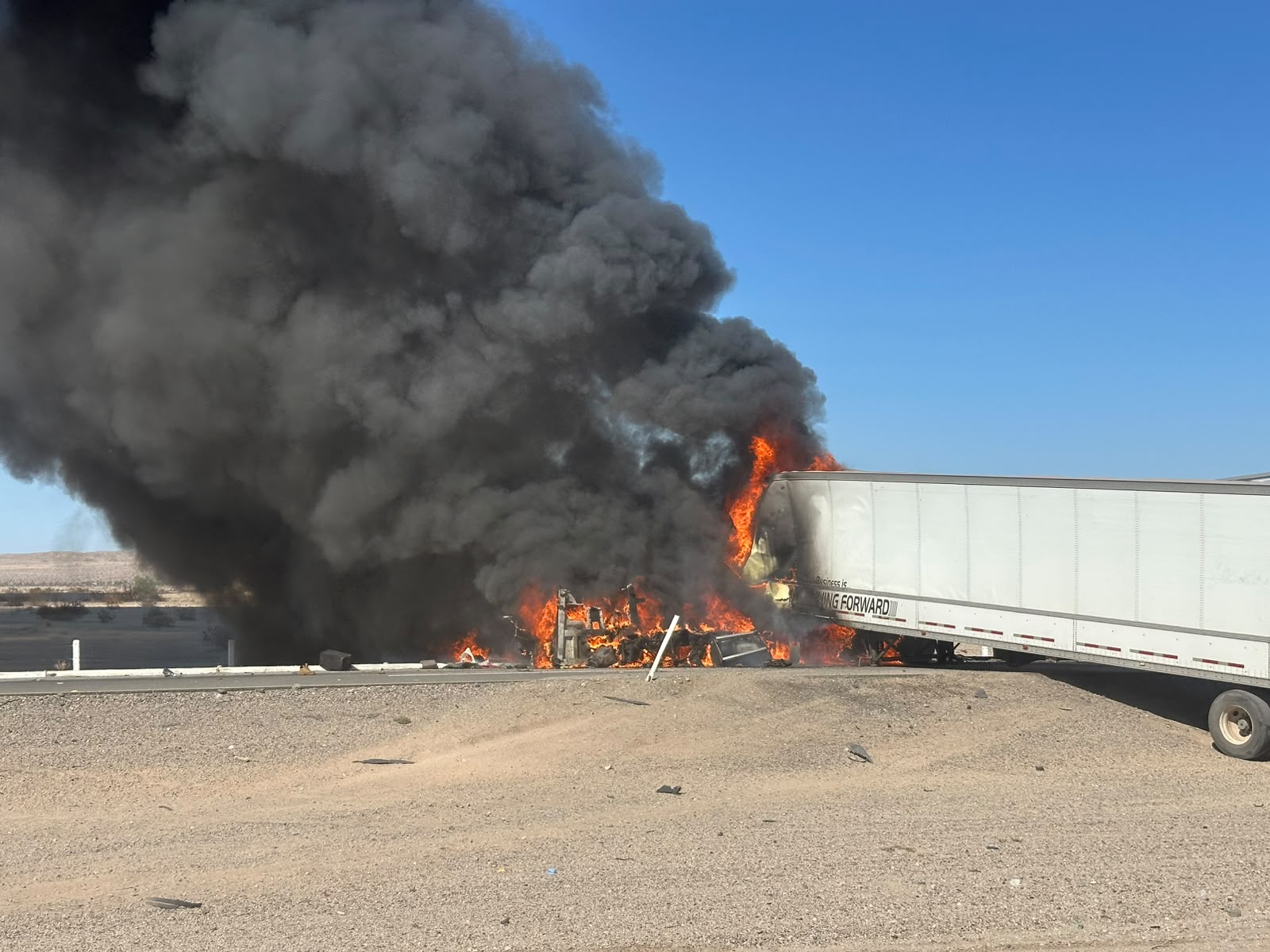 Choque de trailers interrumpe tránsito de Mexicali a La Rumorosa