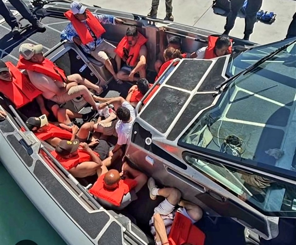 Interceptan en costas de California dos lanchas con 28 personas procedentes de Tijuana